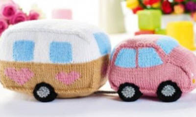 Free Knitted Car and Caravan Toy Set Pattern